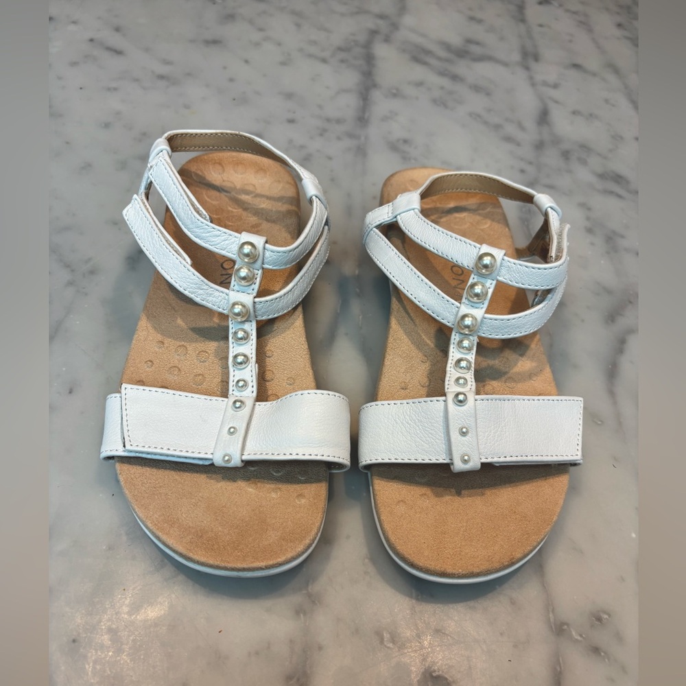 Vionic white leather sandals NEW